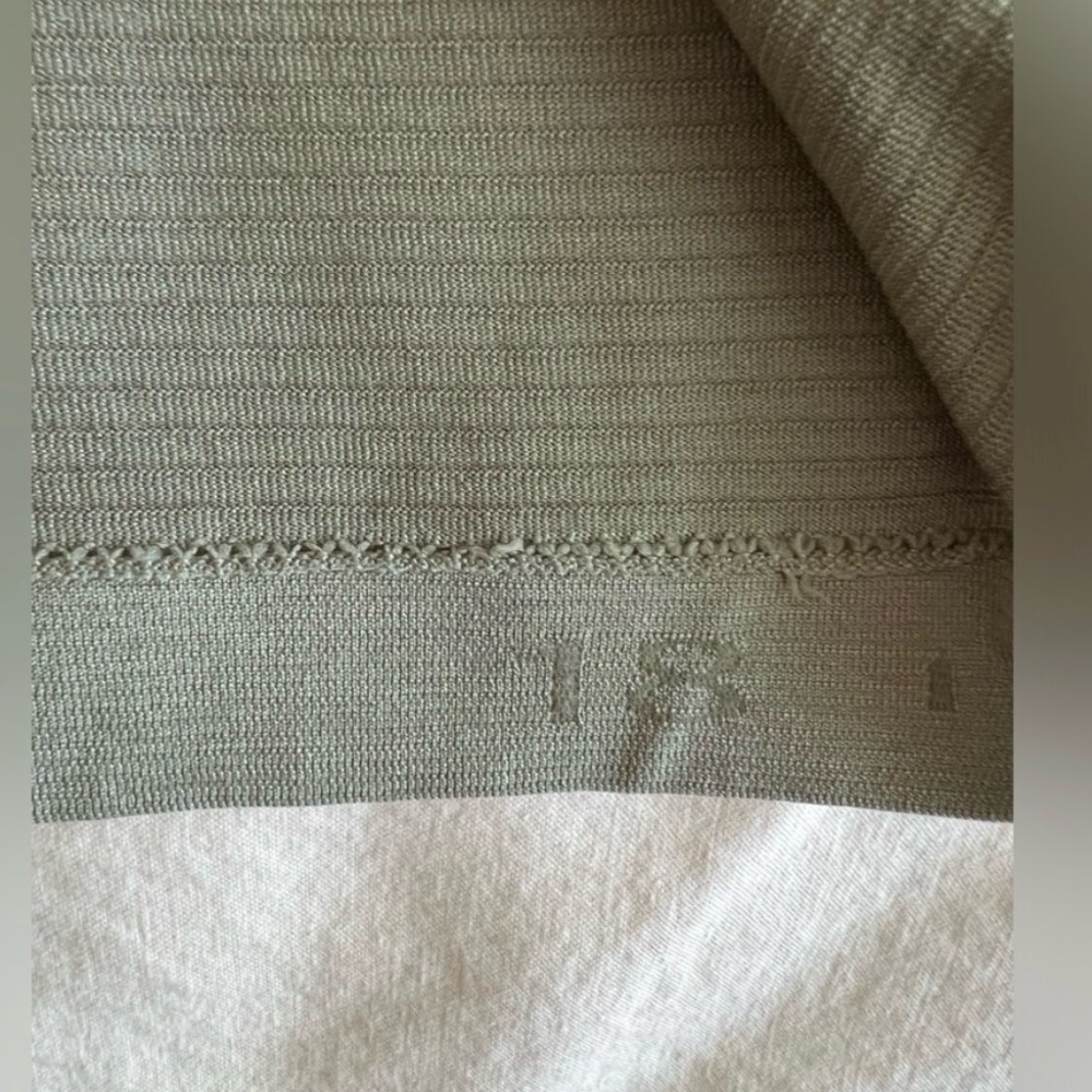 Lululemon Swiftly Tech Short Sleeve Shirt
Race/Waist Length, Rosemary size 18 - Picture 3 of 3
